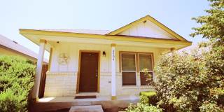 2 bedroom 1 bath adorable home Gallery 1