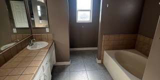 Elegant 3-Bedroom Home in Seven Oaks Gallery 36