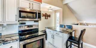 Huge room in a large shared home, private bathroom, great neighborhood, friendly roommates! Gallery 39