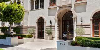9249 Burton Way Gallery 26
