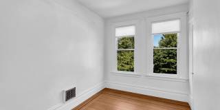 Castro/Eureka Valley: Top Floor Flat w/ in-unit W/D & Shared Yard Gallery 21