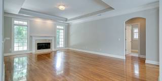 Beautiful Home in Willow Springs Just Minutes to Downtown Franklin Gallery 8