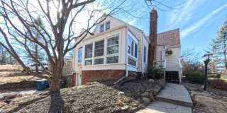 3 Bedroom 3 Bathroom Home in Des Moines Gallery 1