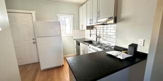 Charming One Bedroom Home in Sunnyside! Gallery 12