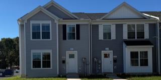 Stunning 3-bedroom townhouse in prime location! Gallery 1