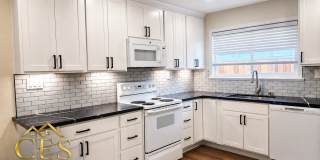 3 bedroom 2 bathroom  Sunny Updated home Near Community Park Gallery 1