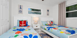 363 HARBOR DR Gallery 35