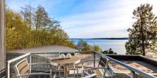 Architectural Seattle Masterpiece with Panoramic Water Views Gallery 6