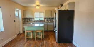 Comfortable 3-Bedroom, 2-Bath Lower Unit with Fully Fenced Yard in West Bremerton Gallery 4