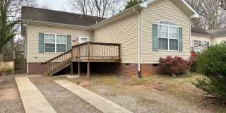 Statesville Downtown - 3BR/2BA Gallery 1