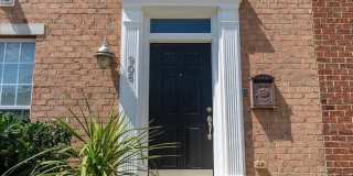 906 OLDHAM Street Gallery 1