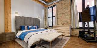 154 W Hubbard Street Gallery 17