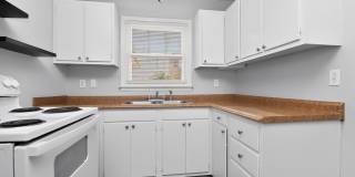 Adorable Two Bedroom Apartment Near Cotswold! Gallery 8