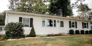 FULLY FURNISHED SINGLE FAMILY HOME - INTERNET AND BASIC CABLE INCLUDED - 5% MILITARY OR STUDENT DISCOUNT Gallery 1