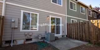 Three Bedroom Townhome in Great Canby Neighborhood! Gallery 17