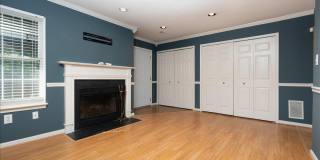 2209 COMMISSARY Circle Gallery 18