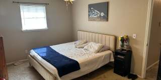 2 Bedroom, 1 Bathroom, Right side of Duplex with fenced-in backyard and 1x Car Garage Gallery 10