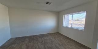 Large 4 Bed 2 Bath House Gallery 9