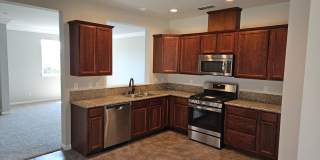 4 BED 2.5 BATH WITH LARGE BONUS ROOM & GARAGE Gallery 6