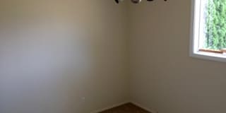 Beautifully Updated 4-Bedroom Home with Large Fenced Yard & Fire Pit Gallery 28
