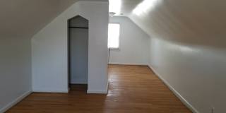 A Charming 3 Bedroom Bungalow, Hardwood Floors, Fenced in Backyard Gallery 17