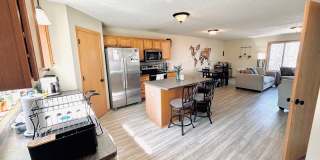 Updated 3bed 3bath End Unit Townhome w’Great Views Gallery 7