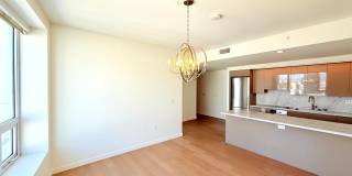 Very Unique Spacious Two Bedroom - Two bath luxury Condo with Views and Pool Gallery 1