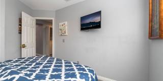 7076 Gunslinger Street Gallery 24