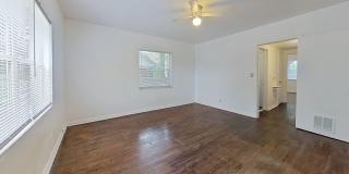 Charming Apartment with Wood Floors & Convenient Amenities Gallery 6