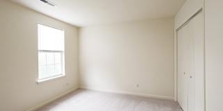 Woolen Mills Duplex Convenient to Pantops & Downtown Gallery 8
