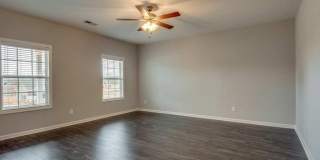 Fairview Station - Beautiful 4 / 2.5 - FENCED! Gallery 12