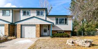 Half Duplex near Downtown Castle Rock with HUGE YARD and Garage! Gallery 3