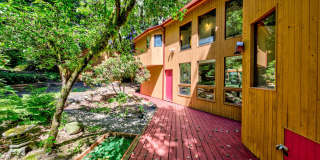 Private 3 Bedroom Home in the Woods Gallery 1