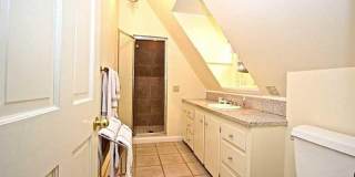 434 BELLEVUE Avenue Gallery 23