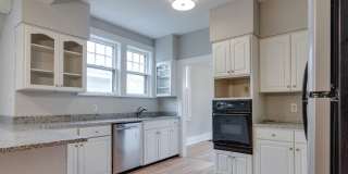 Charming 3BR/1B Conveniently Located Near Rhodes College! Gallery 6