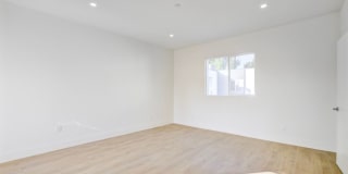 5639 Riverton Ave Gallery 16