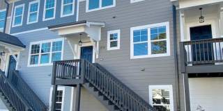 Spacious 4 Bedroom Townhome in Kensington Gates Community! Gallery 1