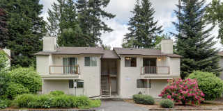 Top floor 2 bedroom 2 bath condo in Kirkland Gallery 1