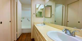 Lovely Spacious Eastlake Condo Gallery 18