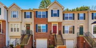 WELL MAINTAINED TOWNHOUSE WITH ONE CAR GARAGE, DECK, Gallery 1