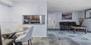3083 N Oakland Forest Dr Gallery 19