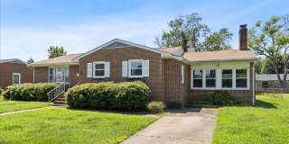 3BR/1.5BA Brick Ranch with Fireplace | Extra Storage | Hampton Near Shipyard & I-64 Gallery 5