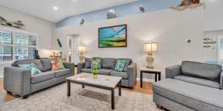 Gorgeous 4 bedroom pool house for rent w/ deeded beach access + pool & yard service included in the rent! Gallery 23