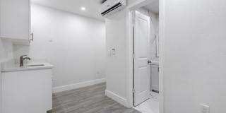 216 Jackson Avenue Gallery 1
