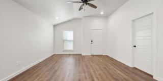 1/2 OFF ONE MONTHS RENT! Gallery 11