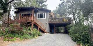 Serene 1-Bedroom Home with Privacy & Nature Views Gallery 1