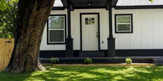 1409 North Englewood Avenue Gallery 1