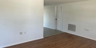 Well maintained 2/1 in a quiet neighborhood Gallery 6