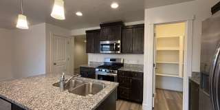SPACIOUS HOME FOR RENT! Gallery 11