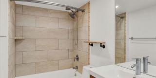 Spacious Poolside Condo! Gallery 21
